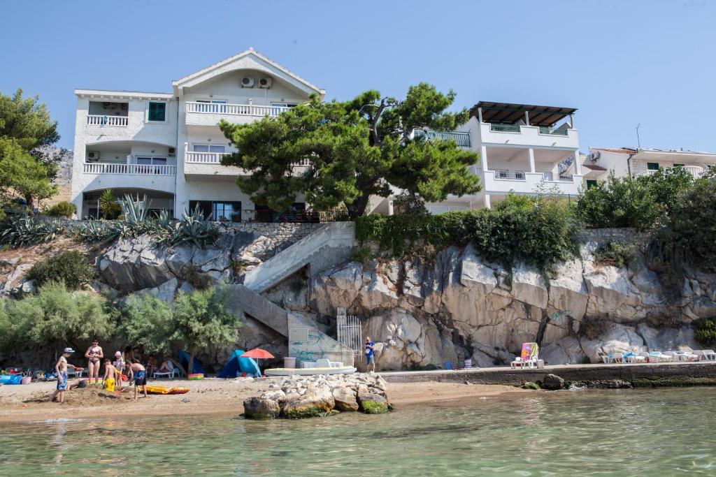 Apartments Agava-Mirjana Омиш Экстерьер фото