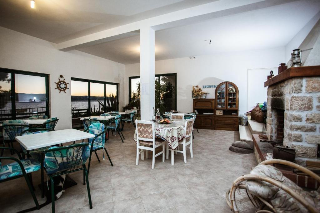 Apartments Agava-Mirjana Омиш Экстерьер фото