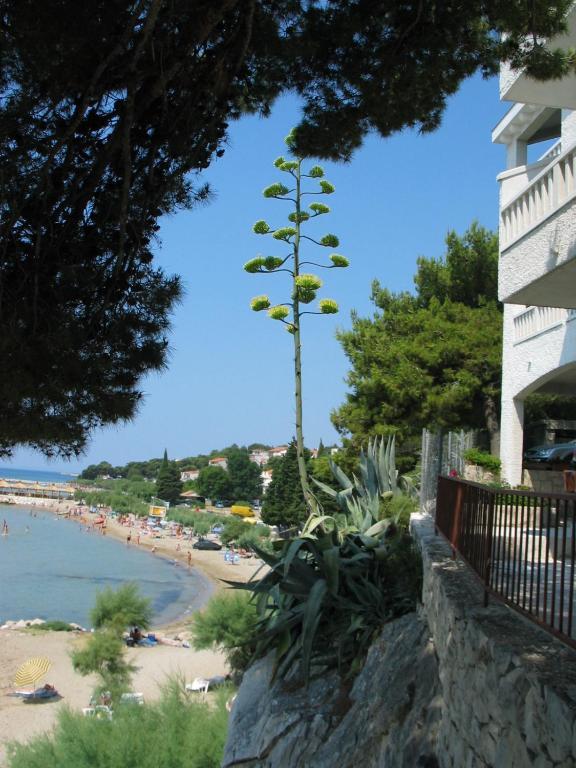 Apartments Agava-Mirjana Омиш Экстерьер фото