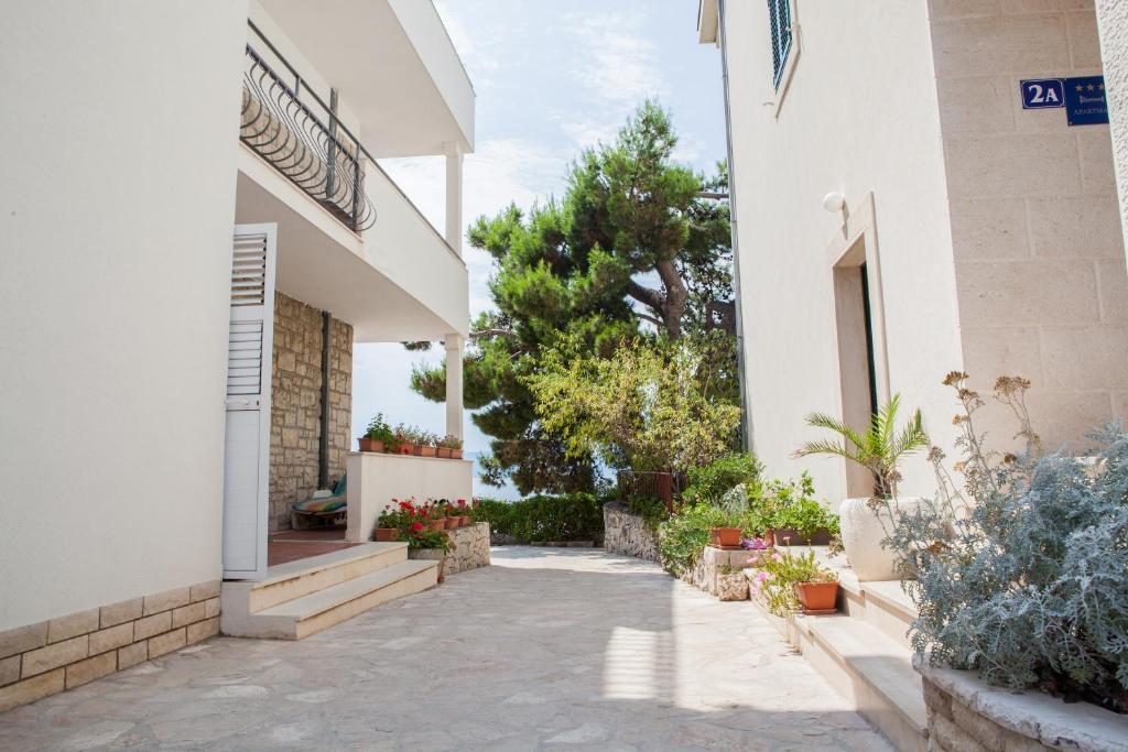 Apartments Agava-Mirjana Омиш Экстерьер фото